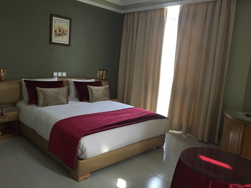 Rania Belmadina Hotel Casablanca Exterior foto