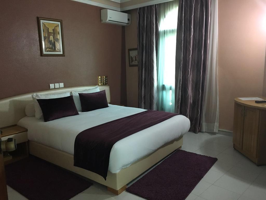 Rania Belmadina Hotel Casablanca Exterior foto