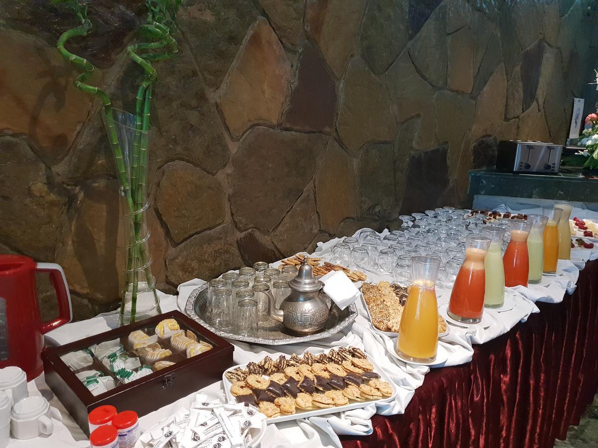 Rania Belmadina Hotel Casablanca Exterior foto