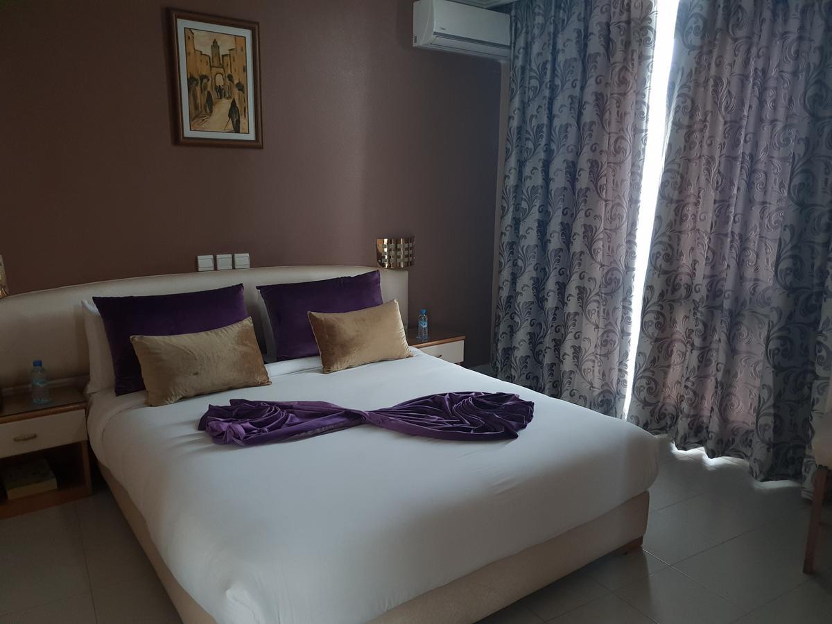 Rania Belmadina Hotel Casablanca Exterior foto