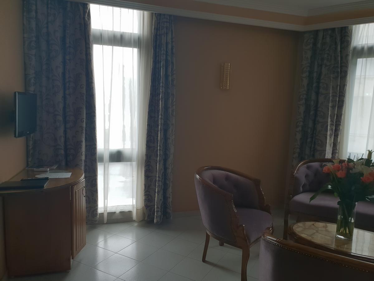 Rania Belmadina Hotel Casablanca Exterior foto