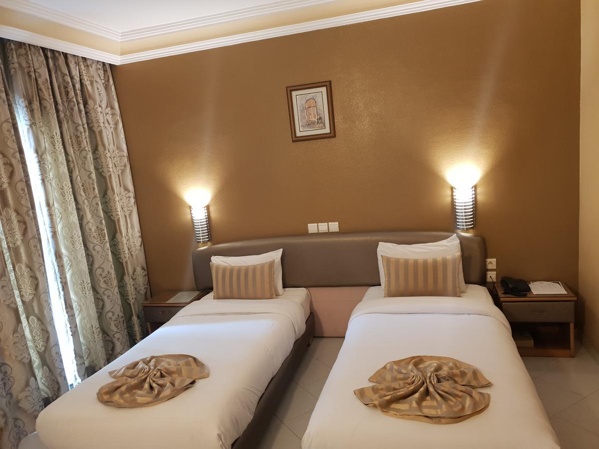 Rania Belmadina Hotel Casablanca Exterior foto